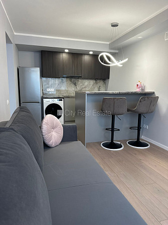 Jaunceltne, vieta automašīnai, ir lifts, balkons 17 m2, logi vērsti uz parka pusi, guļamistabu Jūrmala - foto 1