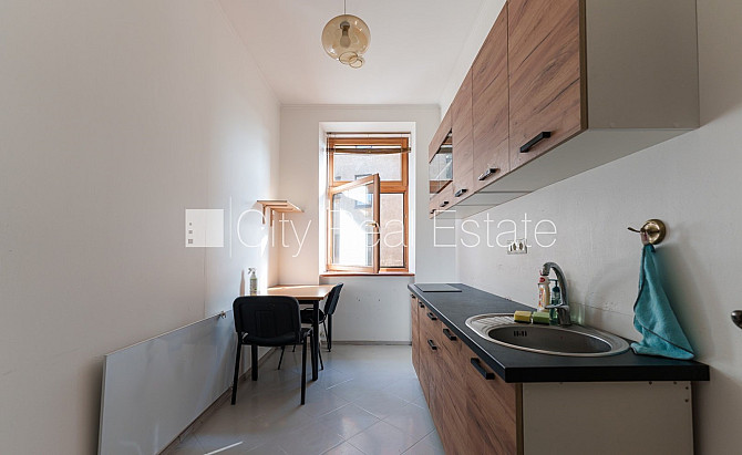 Дом во дворе, закрытый двор, окна выходят в обе стороны дома, изолированные Рига - изображение 6