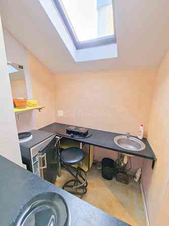 Фасадный дом, закрытый двор, вход с улицы, мансарда, лестничная клетка после Рига