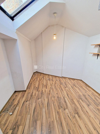 Фасадный дом, закрытый двор, вход с улицы, мансарда, лестничная клетка после Рига - изображение 13