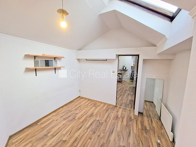 Фасадный дом, закрытый двор, вход с улицы, мансарда, лестничная клетка после Рига - изображение 15