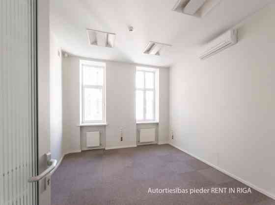 Gaišas un reprezentablas biroja telpas Rīgas aktīvajā centrā  Elizabetes ielā!  Nomai tiek piedāvāta Rīga