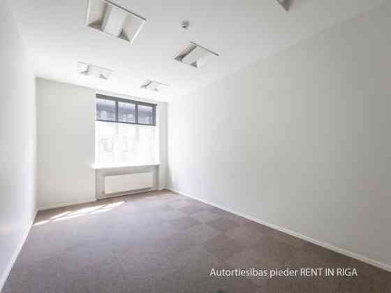 Gaišas un reprezentablas biroja telpas Rīgas aktīvajā centrā  Elizabetes ielā!  Nomai tiek piedāvāta Rīga