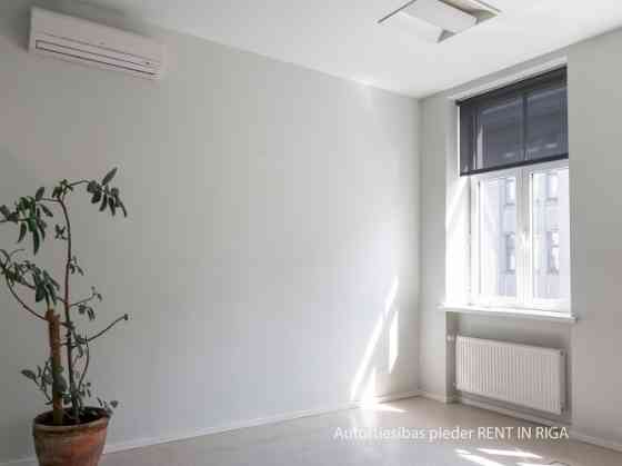Gaišas un reprezentablas biroja telpas Rīgas aktīvajā centrā  Elizabetes ielā!  Nomai tiek piedāvāta Rīga