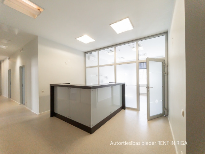 Gaišas un reprezentablas biroja telpas Rīgas aktīvajā centrā  Elizabetes ielā!  Nomai tiek Rīga - foto 2