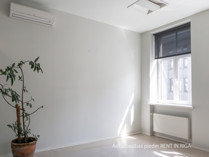 Gaišas un reprezentablas biroja telpas Rīgas aktīvajā centrā  Elizabetes ielā!  Nomai tiek Rīga - foto 3