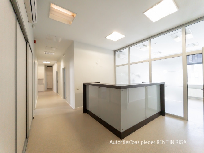 Gaišas un reprezentablas biroja telpas Rīgas aktīvajā centrā  Elizabetes ielā!  Nomai tiek Rīga - foto 1