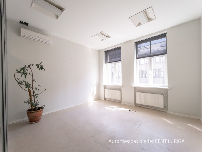 Gaišas un reprezentablas biroja telpas Rīgas aktīvajā centrā  Elizabetes ielā!  Nomai tiek Rīga - foto 4