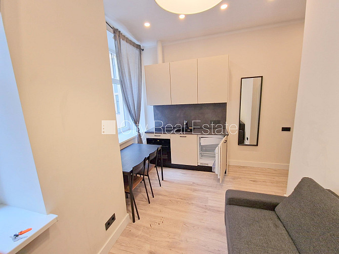 Fasādes māja, renovēta māja, ieeja no ielas, ir lifts, kāpņu telpa pēc kapitālā remonta, Rīga - foto 16