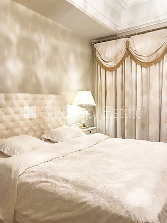 Fasādes māja, iespēja nomāt autostāvvietu, ieeja no ielas, kāpņu telpa pēc kapitālā Rīga - foto 18