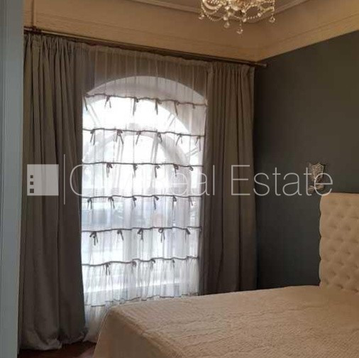 Fasādes māja, iespēja nomāt autostāvvietu, ieeja no ielas, kāpņu telpa pēc kapitālā Rīga - foto 20