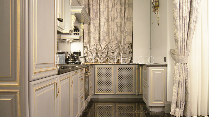 Fasādes māja, iespēja nomāt autostāvvietu, ieeja no ielas, kāpņu telpa pēc kapitālā Rīga - foto 13