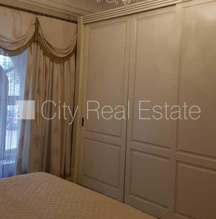 Fasādes māja, iespēja nomāt autostāvvietu, ieeja no ielas, kāpņu telpa pēc kapitālā Rīga - foto 19