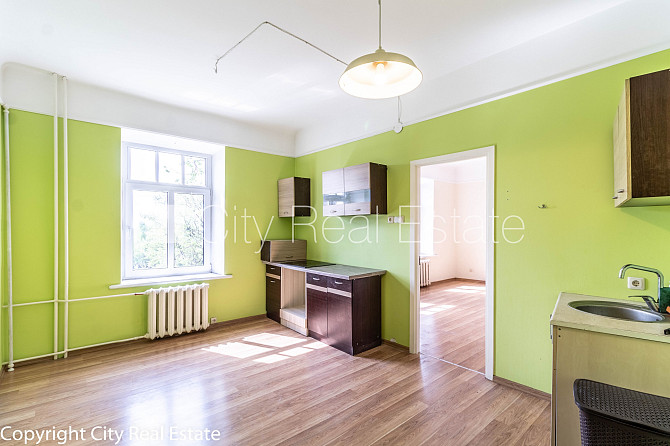 Renovēta māja, vieta automašīnai, ir lifts, balkons, guļamistabu skaits 2 gab., istabas Rīga - foto 16