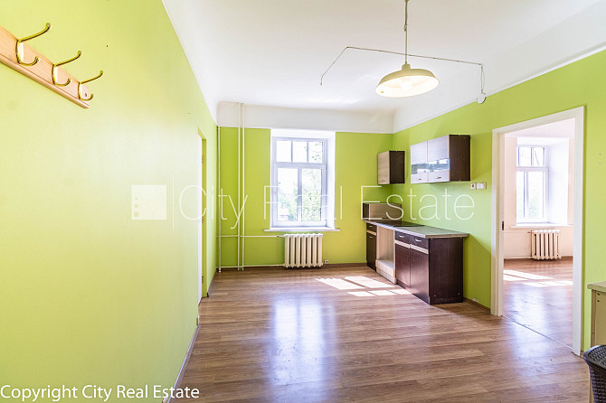 Renovēta māja, vieta automašīnai, ir lifts, balkons, guļamistabu skaits 2 gab., istabas Rīga - foto 15