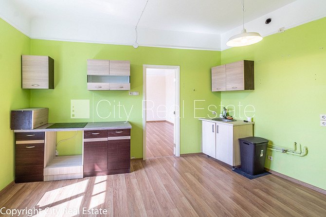 Renovēta māja, vieta automašīnai, ir lifts, balkons, guļamistabu skaits 2 gab., istabas Rīga - foto 14