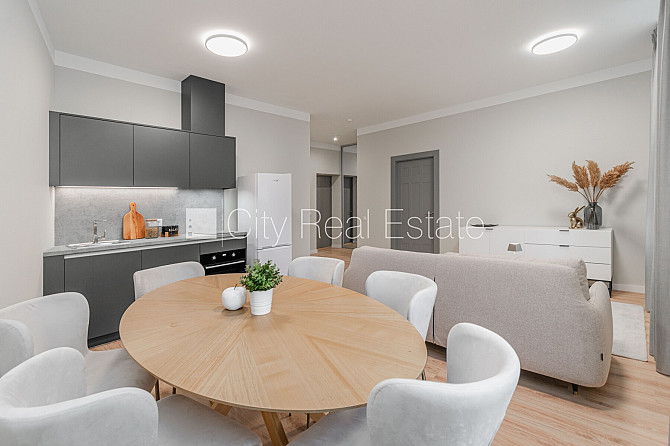 Renovēta māja, ir lifts, guļamistabu skaits 1 gab., studio tipa, virtuve apvienota ar Rīga - foto 17