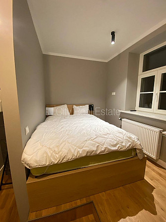 Fasādes māja, ieeja no ielas, kāpņu telpa pēc kapitālā remonta, logi vērsti uz pagalma Rīga - foto 2