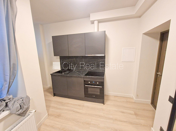 Фасадный дом, реновированный дом, вход с улицы, лифт, лестничная клетка после Рига - изображение 3