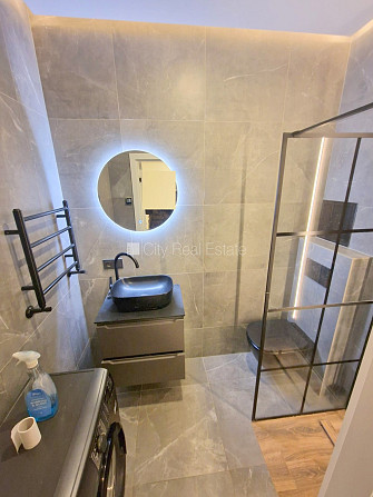 Фасадный дом, реновированный дом, вход с улицы, лифт, лестничная клетка после Рига - изображение 15