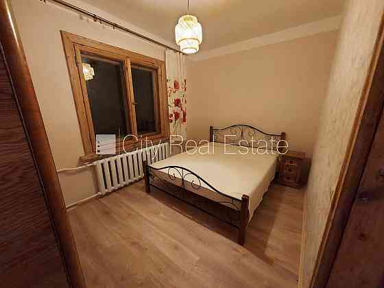 Дом во дворе, закрытый двор, место для машины, изолированные комнаты 3 шт., одна Jūrmala