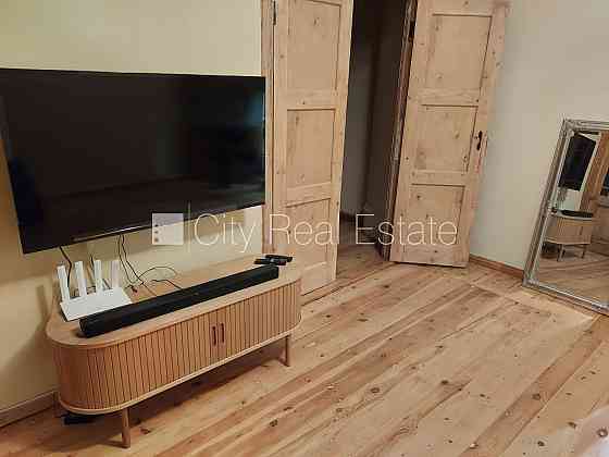 Дом во дворе, закрытый двор, место для машины, изолированные комнаты 3 шт., одна Jūrmala