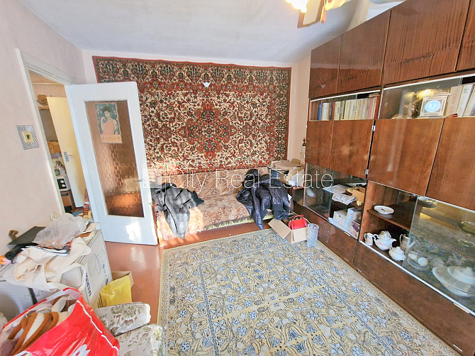 Zeme īpašumā, fasādes māja, ieeja no ielas, ir lifts, kāpņu telpa pēc kosmētiskā remonta, Rīgas rajons - foto 3