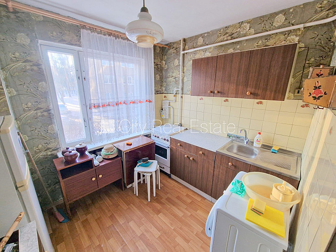 Zeme īpašumā, fasādes māja, ieeja no ielas, ir lifts, kāpņu telpa pēc kosmētiskā remonta, Rīgas rajons - foto 9