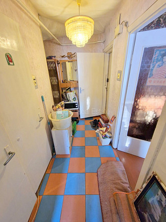 Zeme īpašumā, fasādes māja, ieeja no ielas, ir lifts, kāpņu telpa pēc kosmētiskā remonta, Rīgas rajons - foto 4