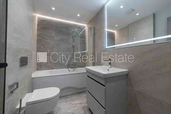 Новостройка, энергоэффективный дом, территория обнесена забором, возможность Рига