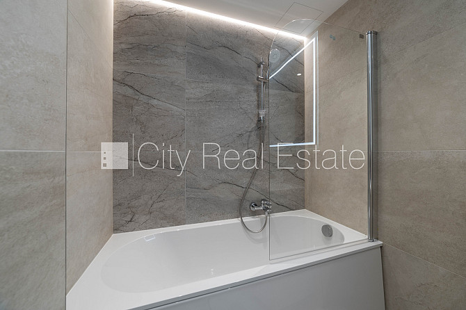 Новостройка, энергоэффективный дом, территория обнесена забором, возможность Рига - изображение 6