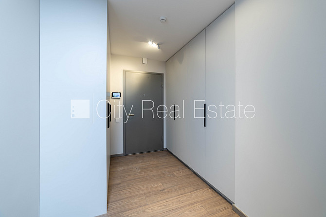 Новостройка, энергоэффективный дом, территория обнесена забором, возможность Рига - изображение 8