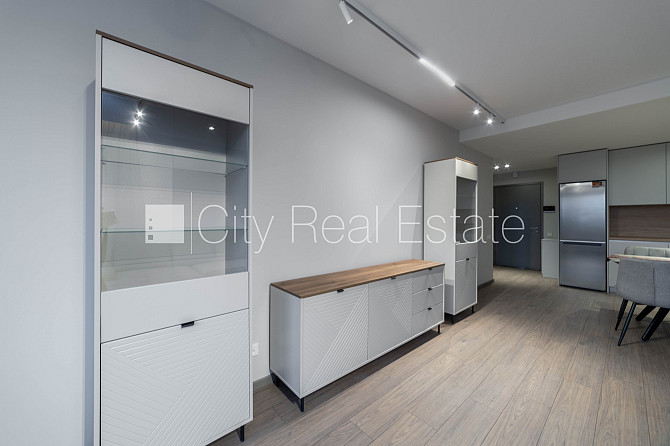 Новостройка, энергоэффективный дом, территория обнесена забором, вход с улицы, во Рига - изображение 10