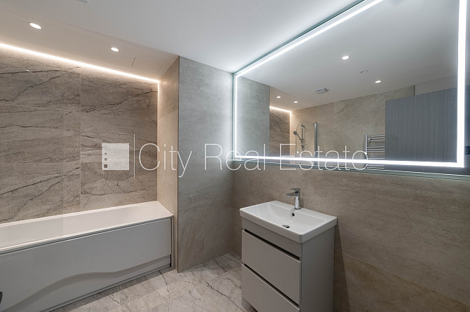 Новостройка, энергоэффективный дом, территория обнесена забором, вход с улицы, во Рига - изображение 14