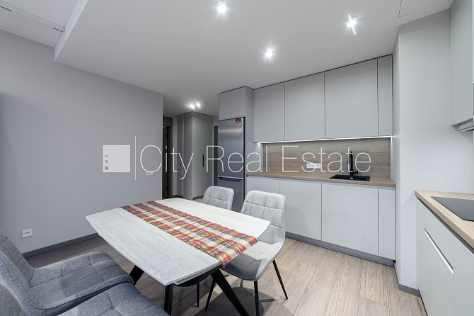 Новостройка, энергоэффективный дом, территория обнесена забором, вход с улицы, во Рига - изображение 6