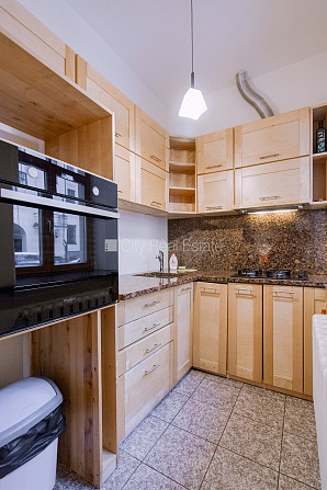 Pagalma māja, renovēta māja, slēgts pagalms, pagalmā bērnu spēļu laukums, kāpņu telpa Rīga - foto 15