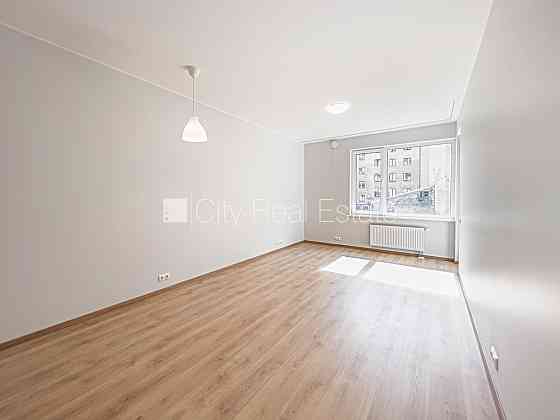 Новостройка, благоустроенный озеленённый двор, гараж на одну машину, лифт, Рига