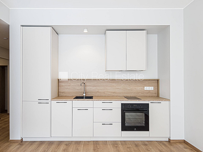 Новостройка, благоустроенный озеленённый двор, гараж на одну машину, лифт, Рига - изображение 1