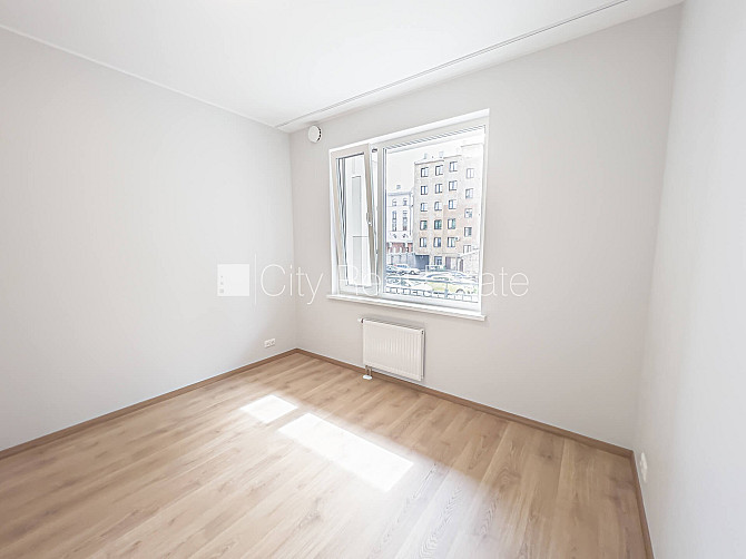 Новостройка, благоустроенный озеленённый двор, гараж на одну машину, лифт, Рига - изображение 16