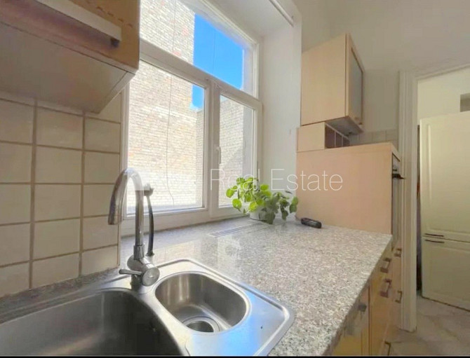 Fasādes māja, slēgts pagalms, vieta automašīnai, kāpņu telpa pēc kosmētiskā remonta, logi Rīga - foto 7