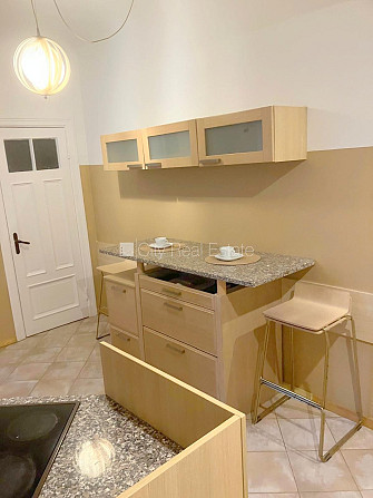 Fasādes māja, slēgts pagalms, vieta automašīnai, kāpņu telpa pēc kosmētiskā remonta, logi Rīga - foto 10