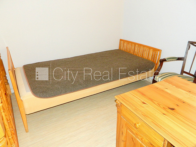 Pagalma māja, renovēta māja, pagalmā bērnu spēļu laukums, ir lifts, kāpņu telpa pēc Rīga - foto 12