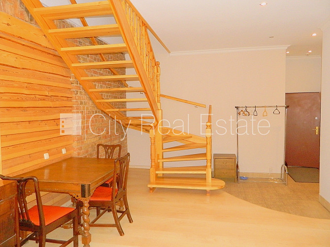 Pagalma māja, renovēta māja, pagalmā bērnu spēļu laukums, ir lifts, kāpņu telpa pēc Rīga - foto 6