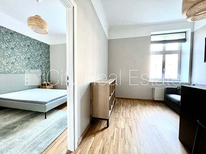 Renovēta māja, ir lifts, kāpņu telpa pēc kapitālā remonta, viena istaba izolēta, studio Rīga - foto 5