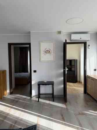 Izīrē brīnišķīgu 3 istabu dzīvokli ar terasi!  Ienākot dzīvoklī - plašs iebūvētais skapis un neliels Rīga