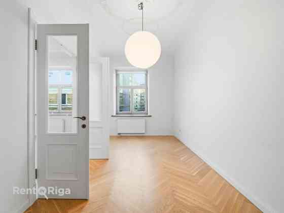 Предлагается функциональная и удобная квартира в одном из самых востребованных Рига