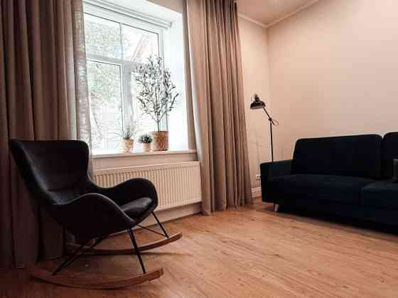 Izīrē mājīgu studio tipa dzīvokli Rīgas klusajā centrā, Antonijas un Dzirnavu ielas krustojums.  Pil Рига