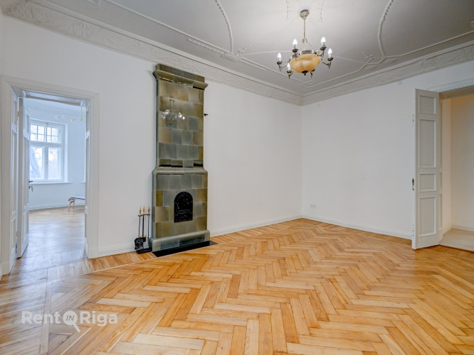 Izīrē izsmalcinātu 4-istabu dzīvokli uz klusās Akas ielas, starp Ģertrūdes un Lāčplēša ielu.  Šis dz Рига - изображение 3
