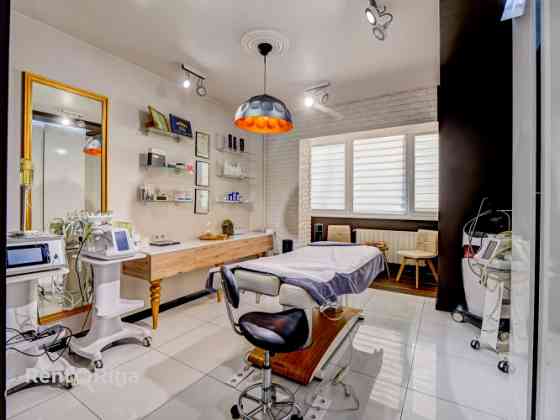 Квартира с отдельным входом!  В настоящее время используется как салон красоты, Рига