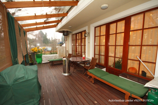 Tiek izīrēta savrupmāja ar baseinu, sporta zāli un basketbola laukumu Mežparkā. Māja sastāv Rīga - foto 9